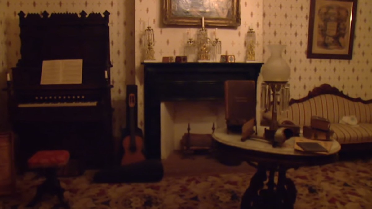 The Whaley House living room.