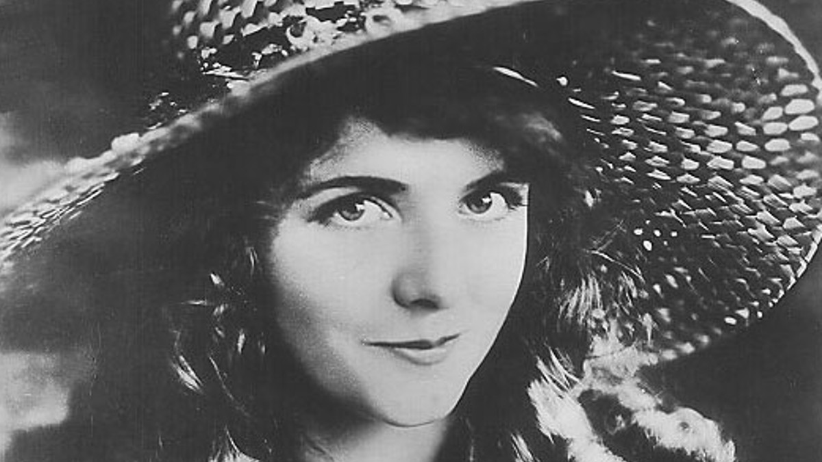 A close up of 1920s actress Olive Thomas