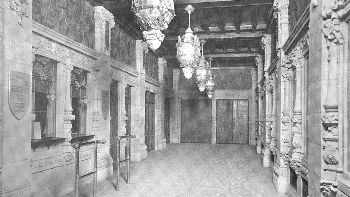 The original lobby from 1904